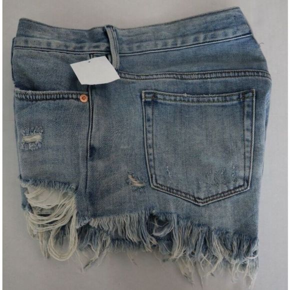 We The Free OB1249055 Women Sz 26 Blue Denim Button Fly Distressed Frayed Shorts - Picture 6 of 7